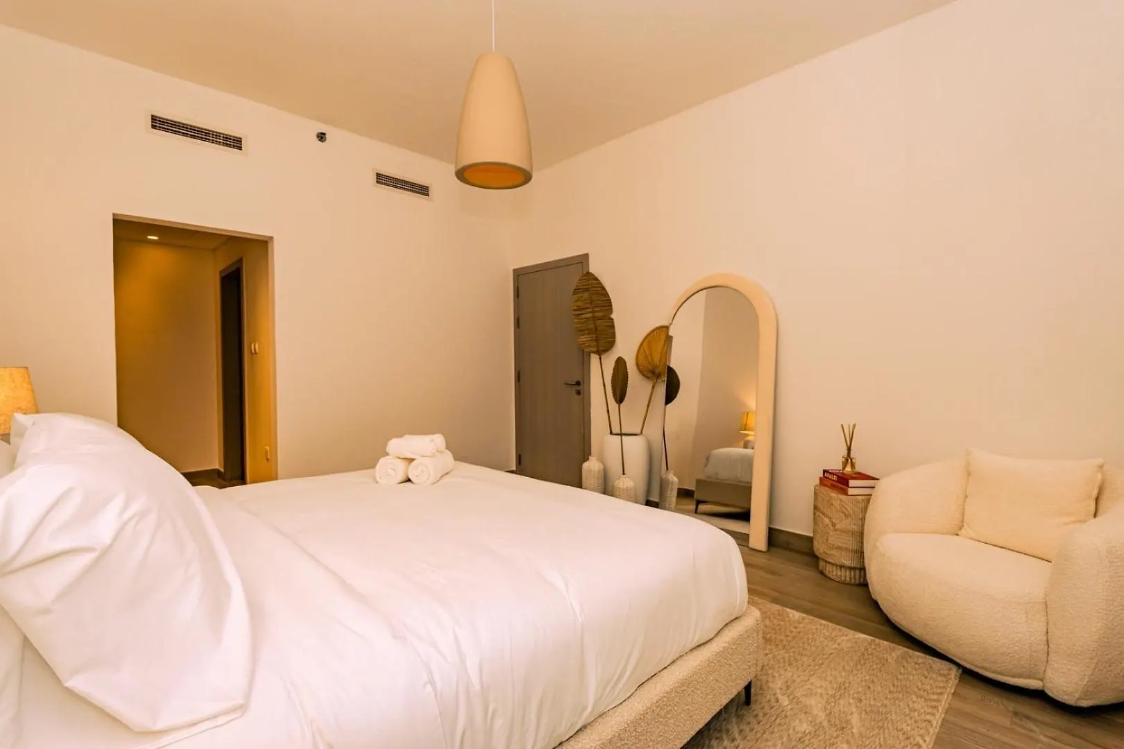 Elegant 2-Bedroom Home With Sofa Bed Abu Dhabi United Arab Emirates