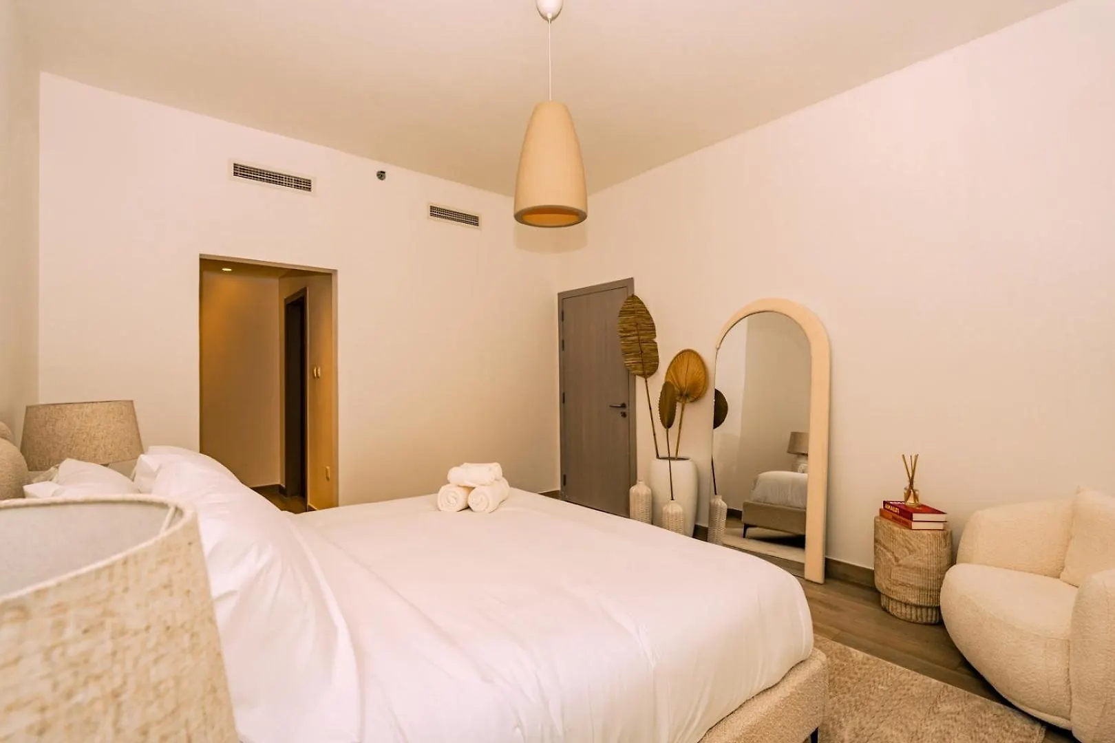 Elegant 2-Bedroom Home With Sofa Bed Abu Dhabi