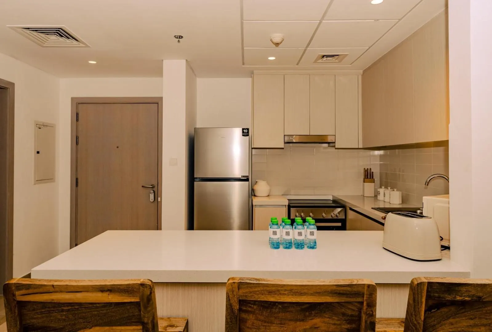 Apartment Elegant 2-Bedroom Home With Sofa Bed Abu Dhabi