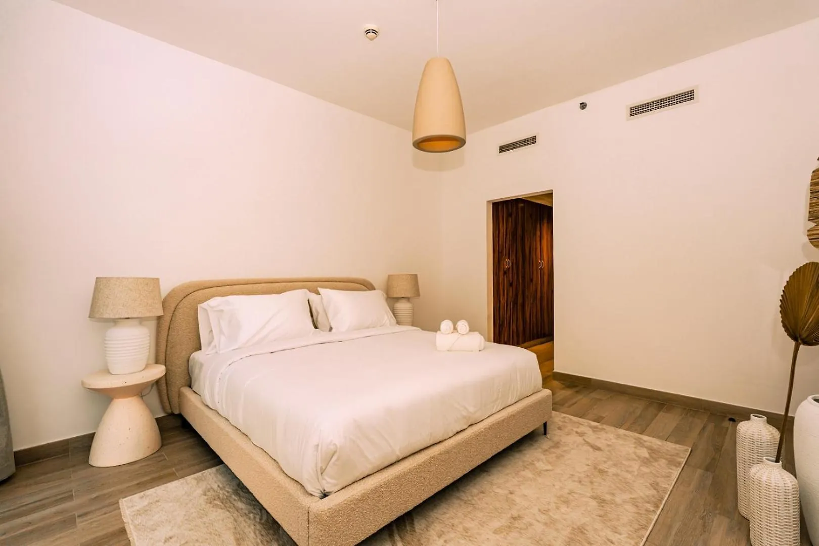 Apartment Elegant 2-Bedroom Home With Sofa Bed Abu Dhabi