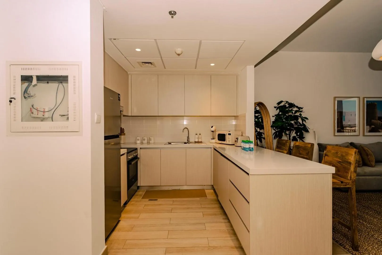 Elegant 2-Bedroom Home With Sofa Bed Abu Dhabi 0*,