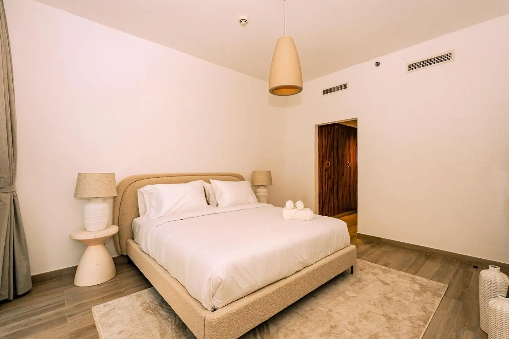 Apartment Elegant 2-Bedroom Home With Sofa Bed Abu Dhabi