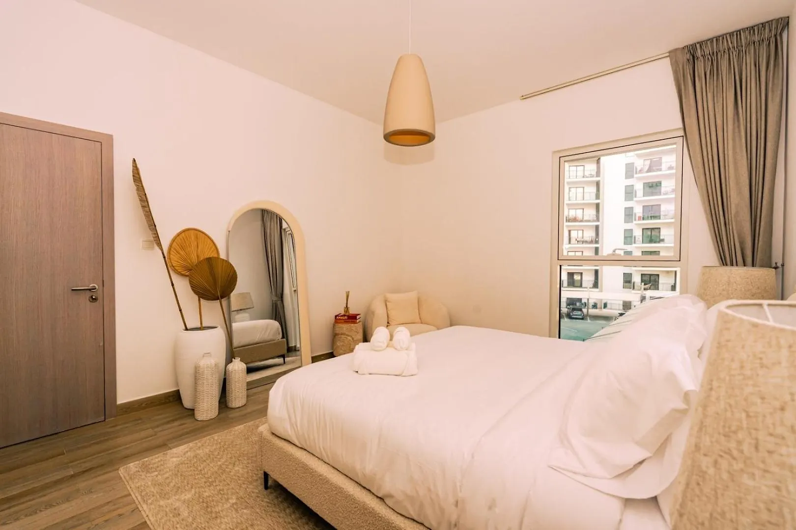 Elegant 2-Bedroom Home With Sofa Bed Abu Dhabi Apartment