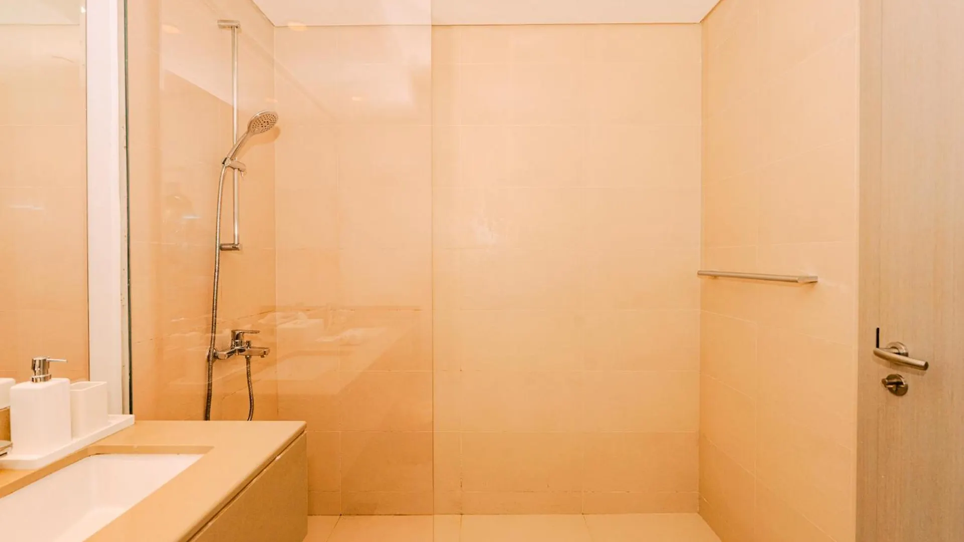 Elegant 2-Bedroom Home With Sofa Bed Abu Dhabi United Arab Emirates