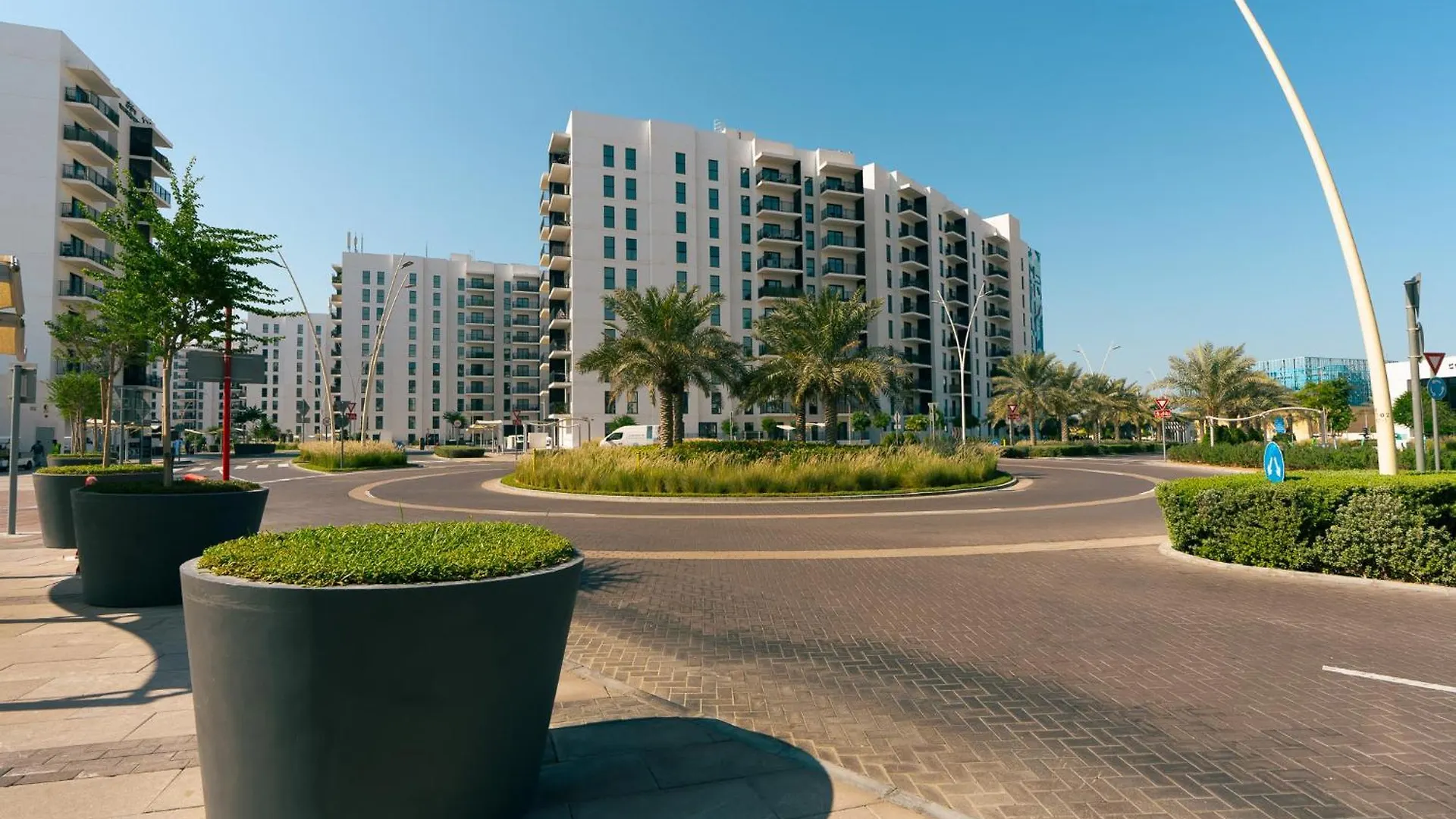 Elegant 2-Bedroom Home With Sofa Bed Abu Dhabi Apartment